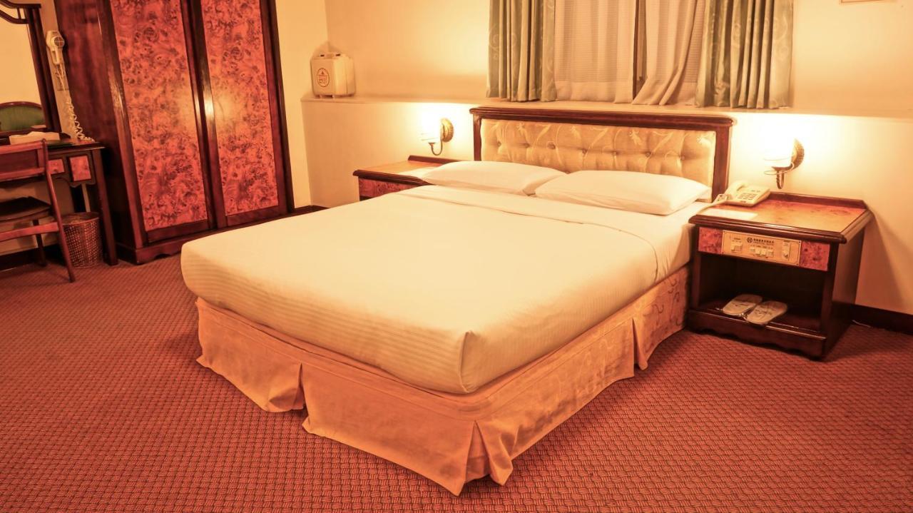 Hwa Du Hotel Tainan Esterno foto