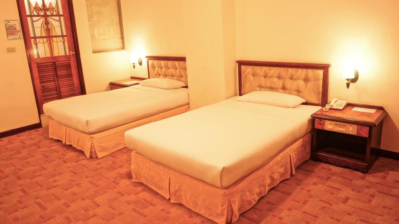 Hwa Du Hotel Tainan Esterno foto