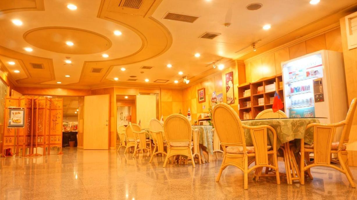 Hwa Du Hotel Tainan Esterno foto